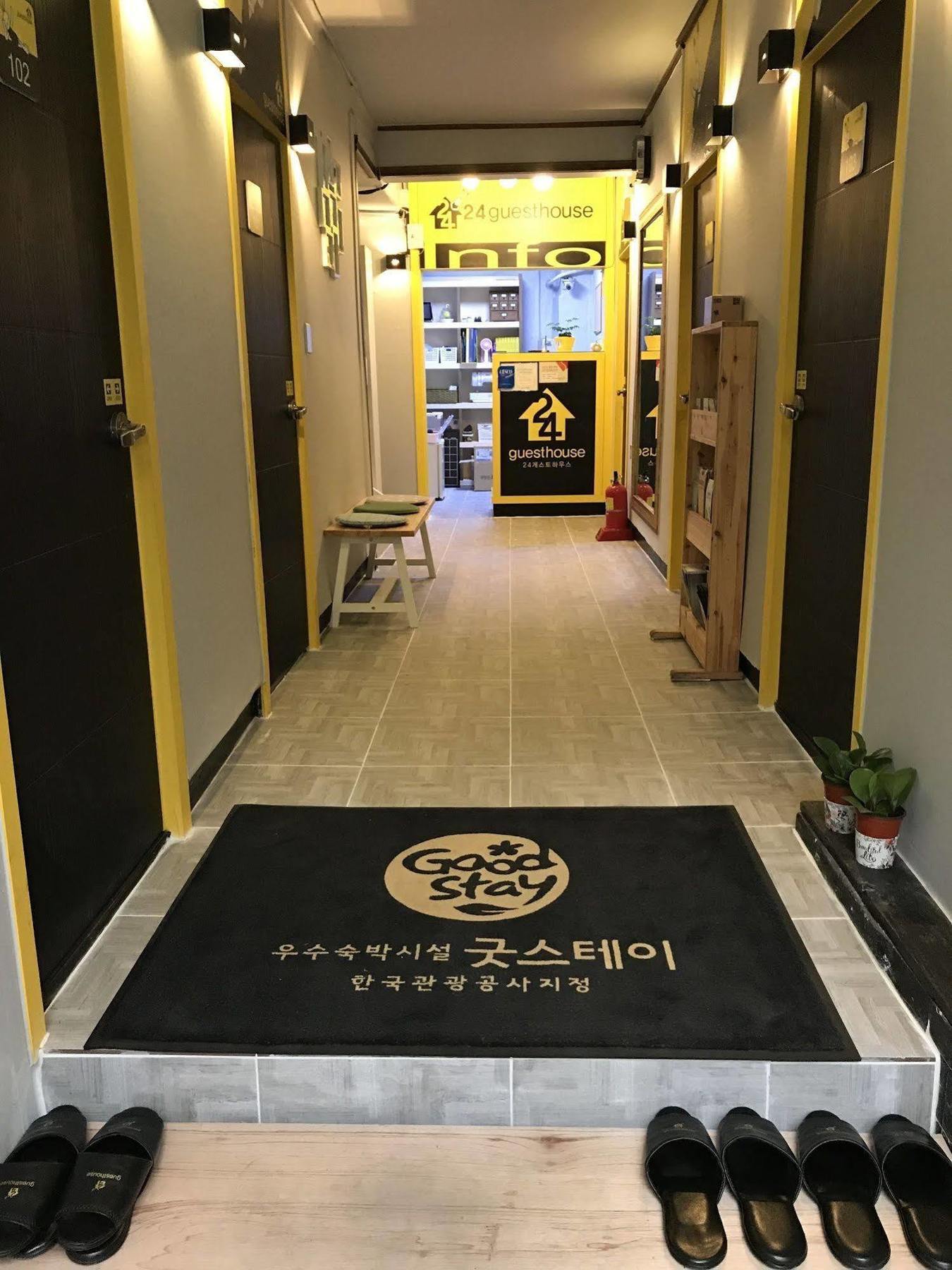 24 Guesthouse Jongno Tower Seoul Exterior photo